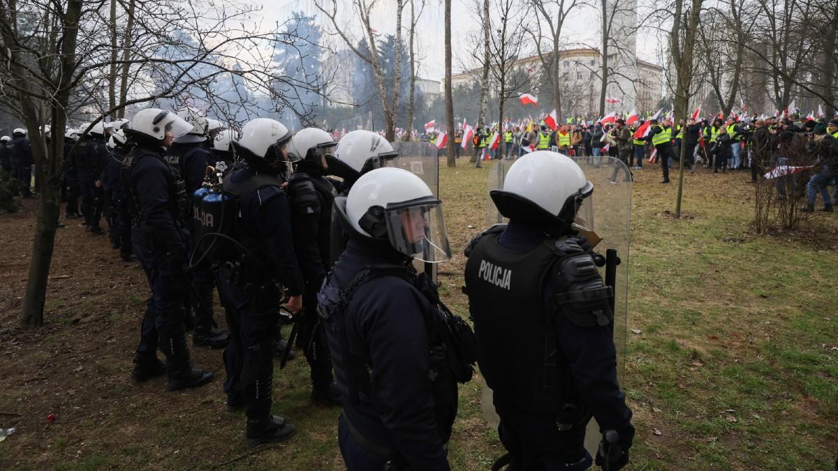 Protest rolników w Warszawie. Policja informuje o rannych funkcjonariuszach