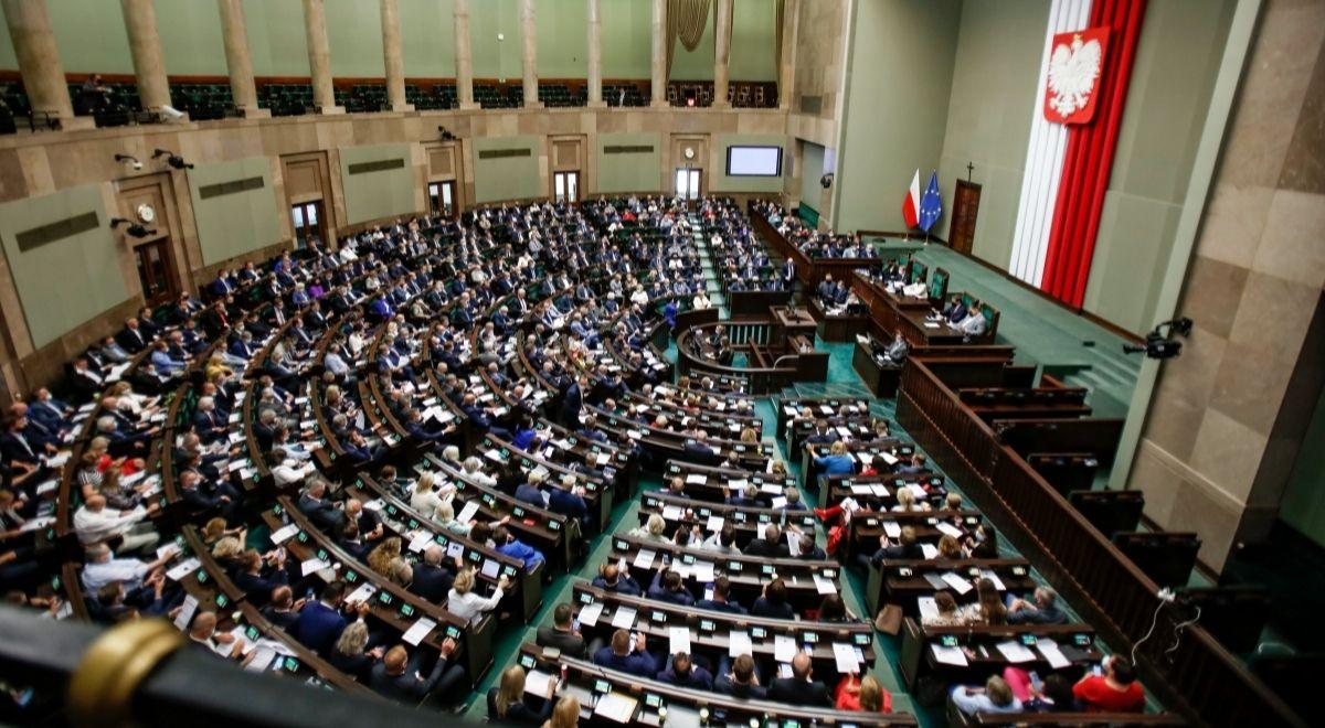 Posiedzenie Sejmu ws. stanu wyjątkowego. Elżbieta Witek podała datę