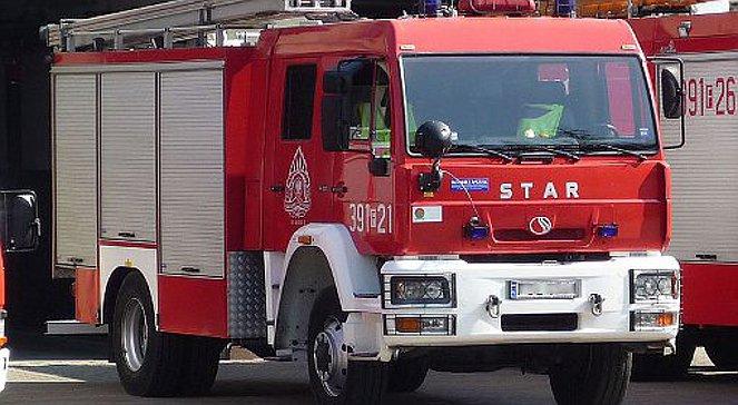 Kraków: strażacy gaszą pożar w zakładzie wulkanizacyjnym