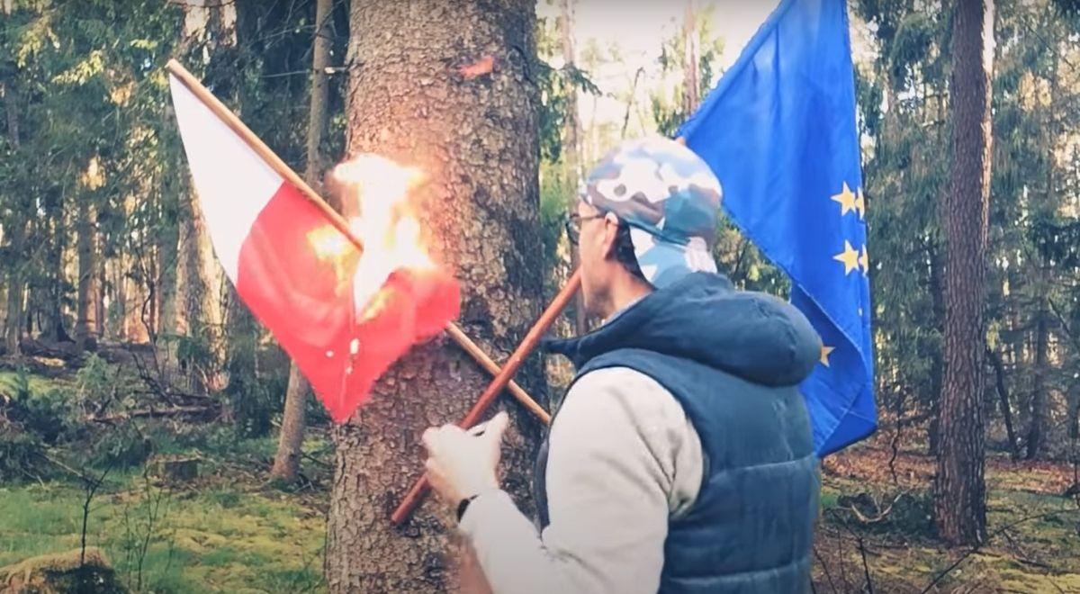Trzykrotnie spalił flagę Polski. Działacz LGBT usłyszał zarzuty