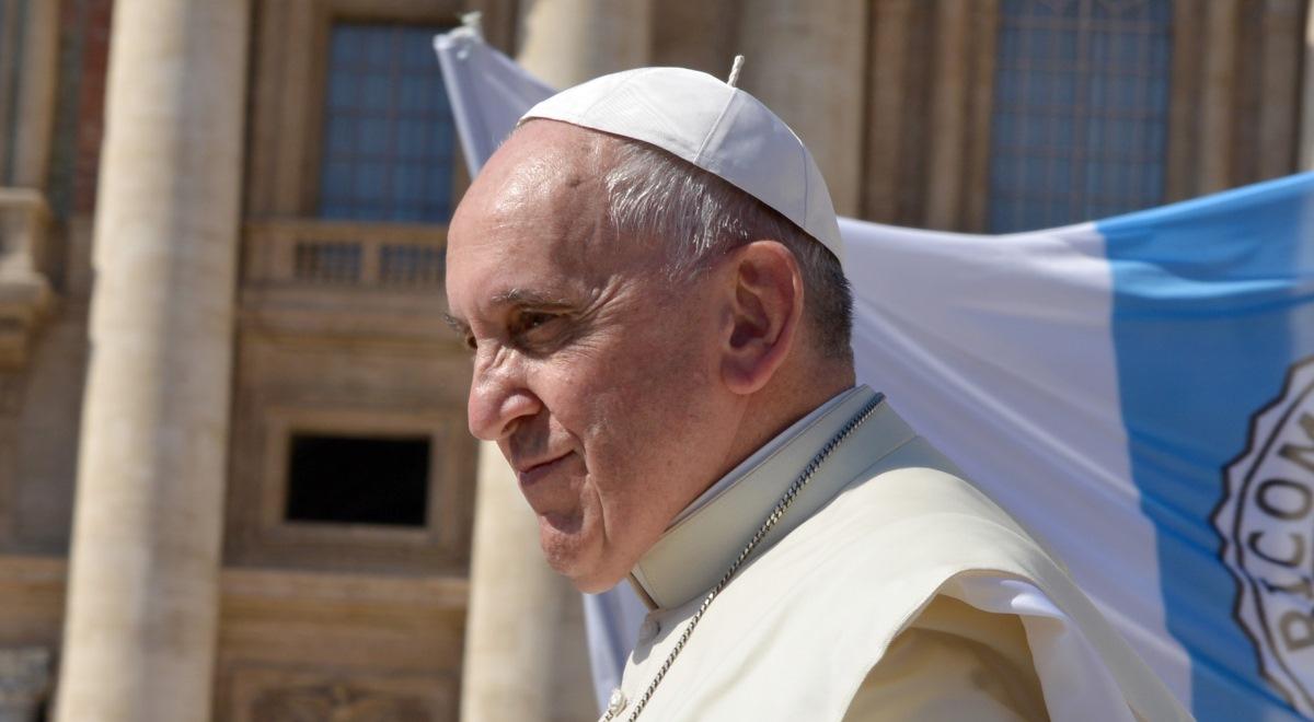 Watykan: papież Franciszek modli się za zmarłego Vincenta Lamberta
