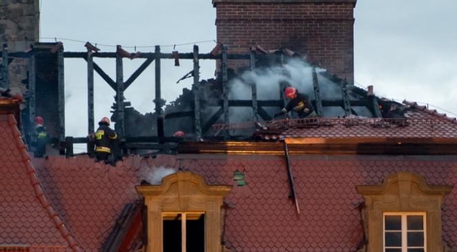 Prokuratura stawia zarzuty po pożarze na Zamku Książ
