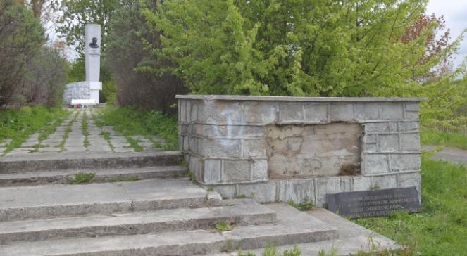 Pieniężno: pomnik kata AK-owców zdewastowany tuż przed wizytą delegacji z Rosji