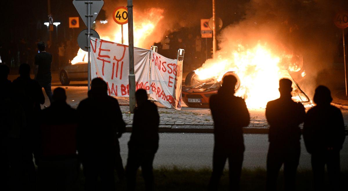 Zamieszki w Szwecji po akcji palenia Koranu. Migranci podpalali samochody