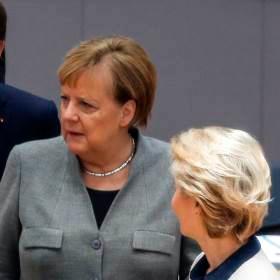 "Der Spiegel": polityka zagraniczna Niemiec jest sparaliżowana