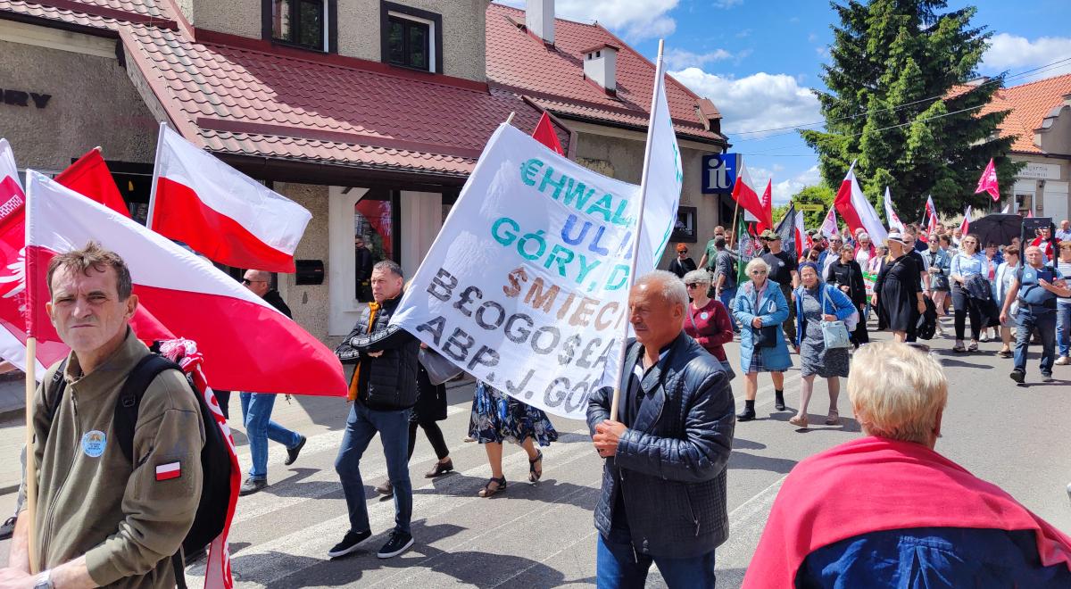 Protest w Gietrzwałdzie. Kilkaset osób sprzeciwia się budowie centrum dystrybucyjnego Lidla
