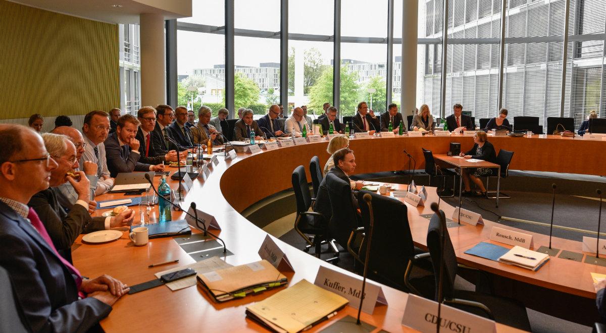 Niemcy: Bundestag przegłosował zasady sprowadzania rodzin migrantów