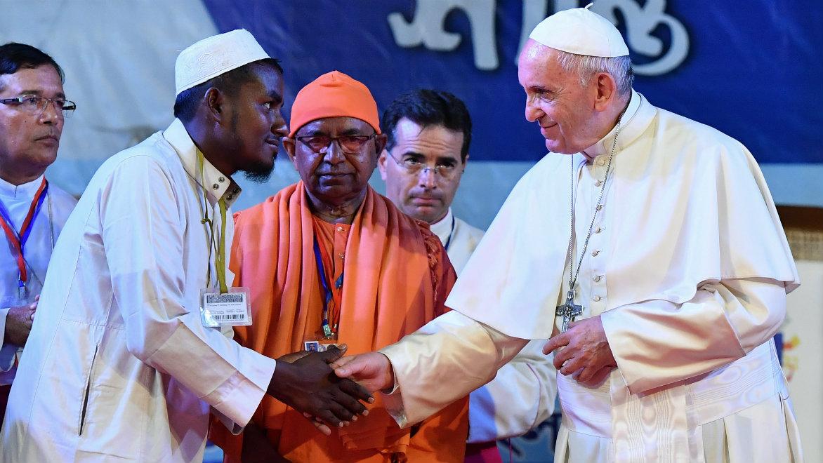 Papież w Bangladeszu. Franciszek spotkał się z muzułmańskimi uchodźcami