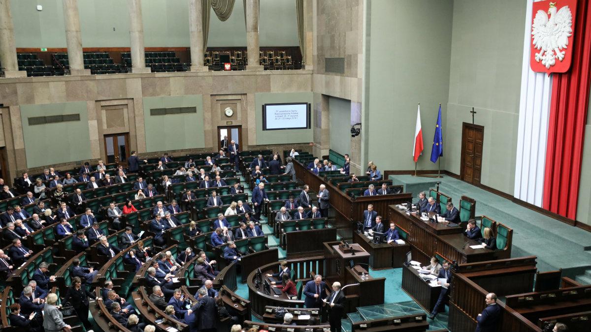 W Sejmie debata nad rekompensatą dla mediów publicznych. Ponad miliard złotych dla radia i telewizji?