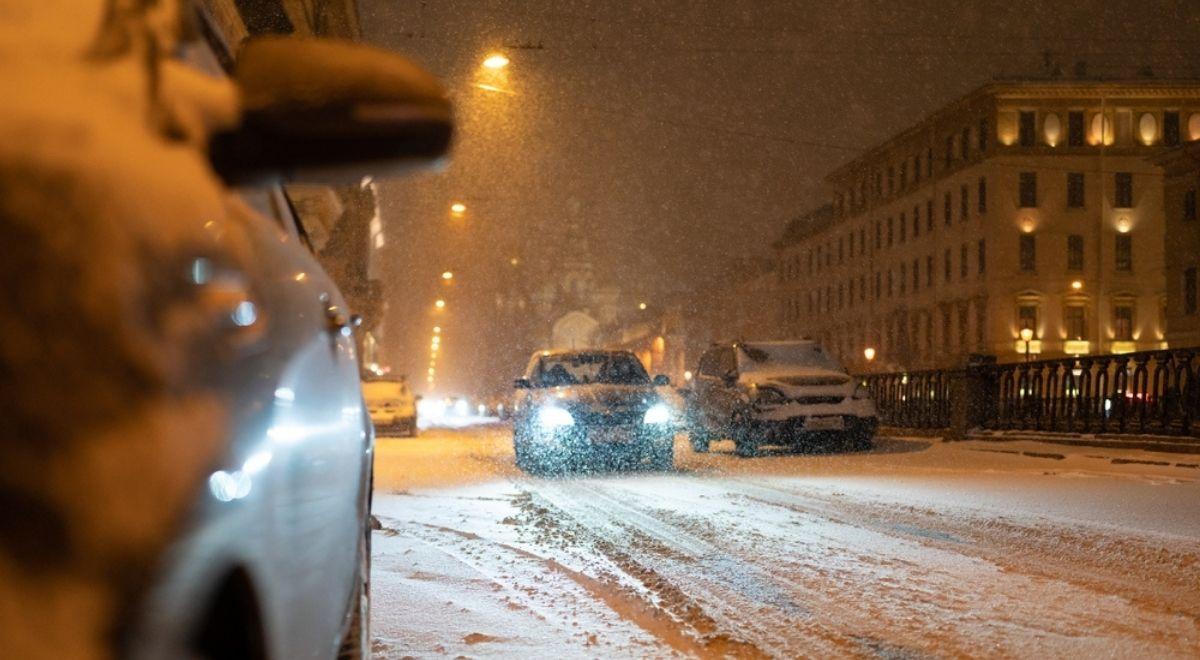 GDDKiA: wszystkie drogi krajowe przejezdne, ale śnieg i mgła mogą utrudniać jazdę