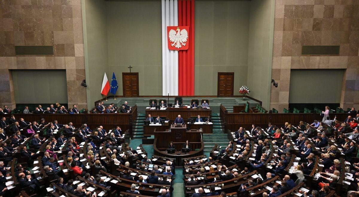 Pięć partii w Sejmie. PiS na czele, Koalicja Obywatelska traci