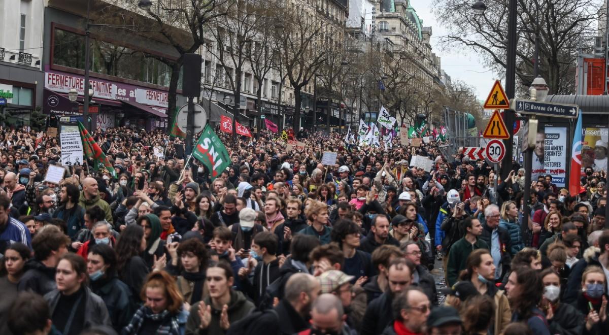 Sondaże polityczne w Francje z protestami w tle. "Wcześniejsze wybory byłyby samobójstwem dla rządzących"