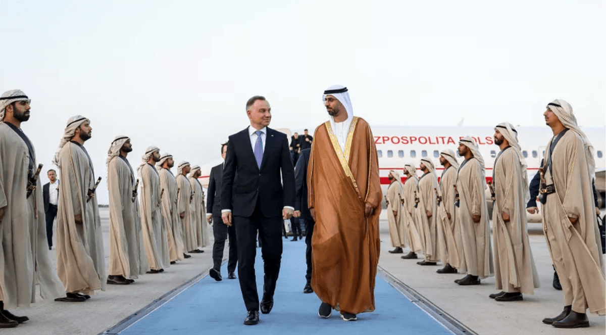 Prezydent Duda w ZEA. Oddał hołd arabskim bohaterom i odwiedził Wielki Meczet w Abu Dhabi