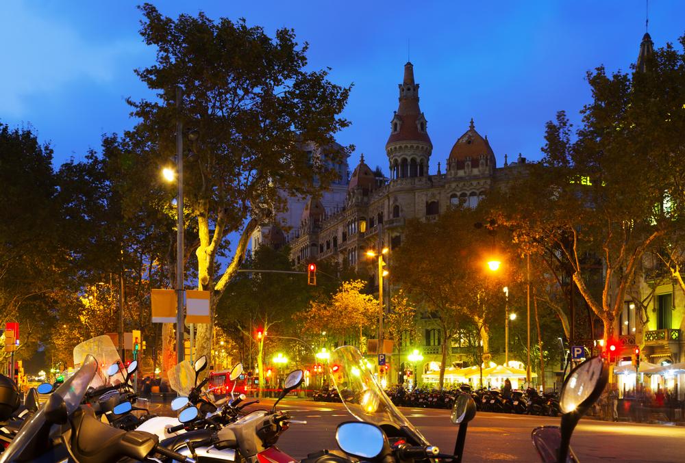 Kryzys zmienił zwyczaje transportowe mieszkańców Barcelony. Przesiadają się na… motocykle