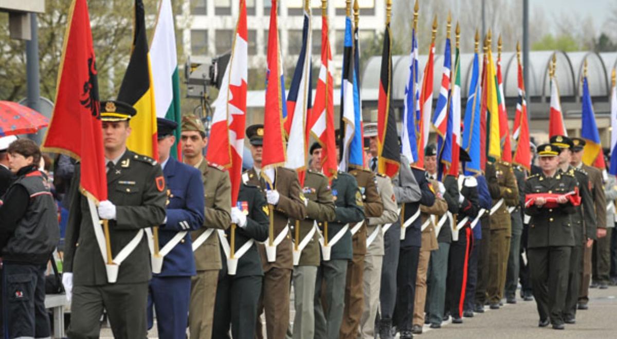 10 rund rozszerzania NATO. Sojusz zachowuje politykę otwartych drzwi, w drodze są kolejni kandydaci