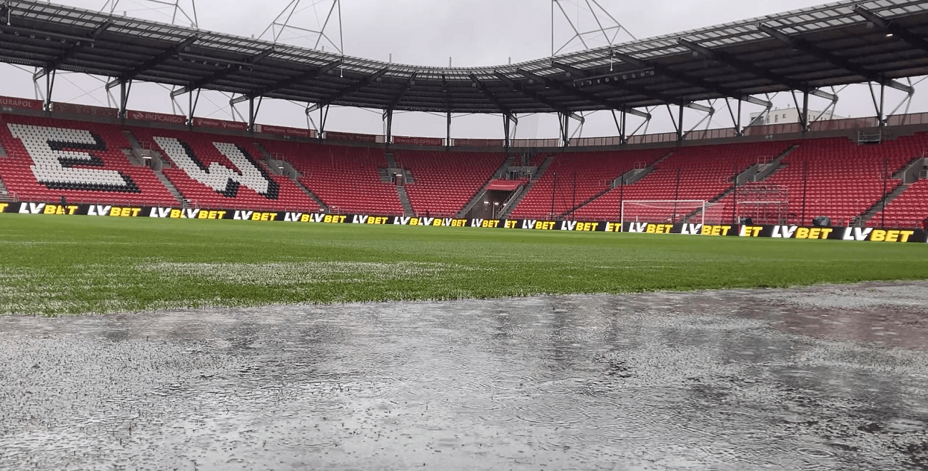 Ekstraklasa: jest decyzja! Mecz Widzew - Ruch przełożony z powodu intensywnych opadów deszczu