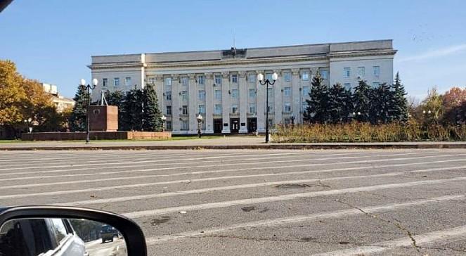 W Chersoniu nie ma już flagi Rosji. Wojska uciekły z posterunków