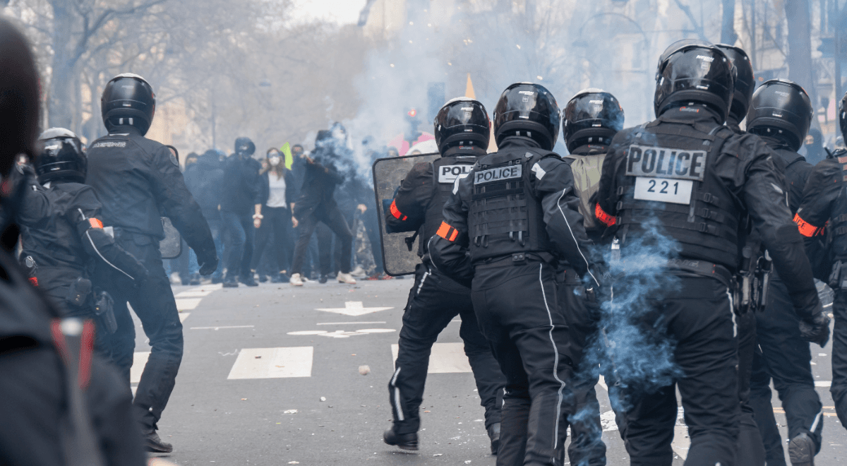 Fala brutalnych zamieszek imigrantów we Francji. Skazano już ponad tysiąc osób