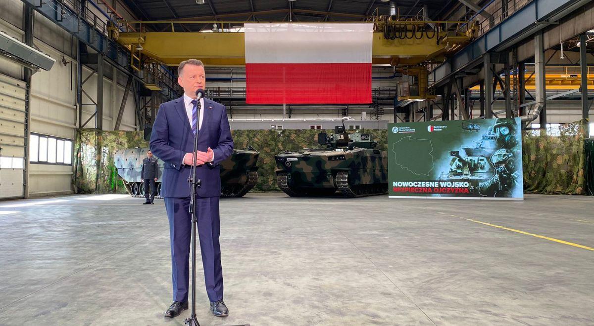 Szef MON podpisał umowę na dostawy wozów Borsuk. "To największy projekt polskiej zbrojeniówki"