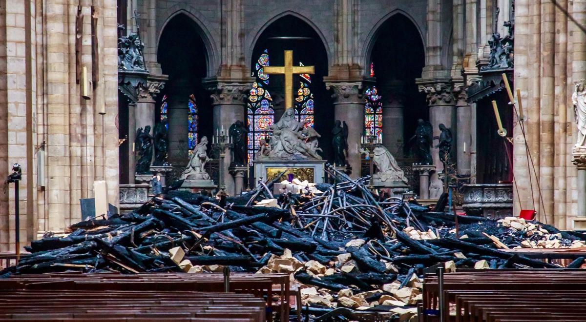 Francja: przyczyną pożaru w Notre Dame prawdopodobnie zwarcie elektryczne