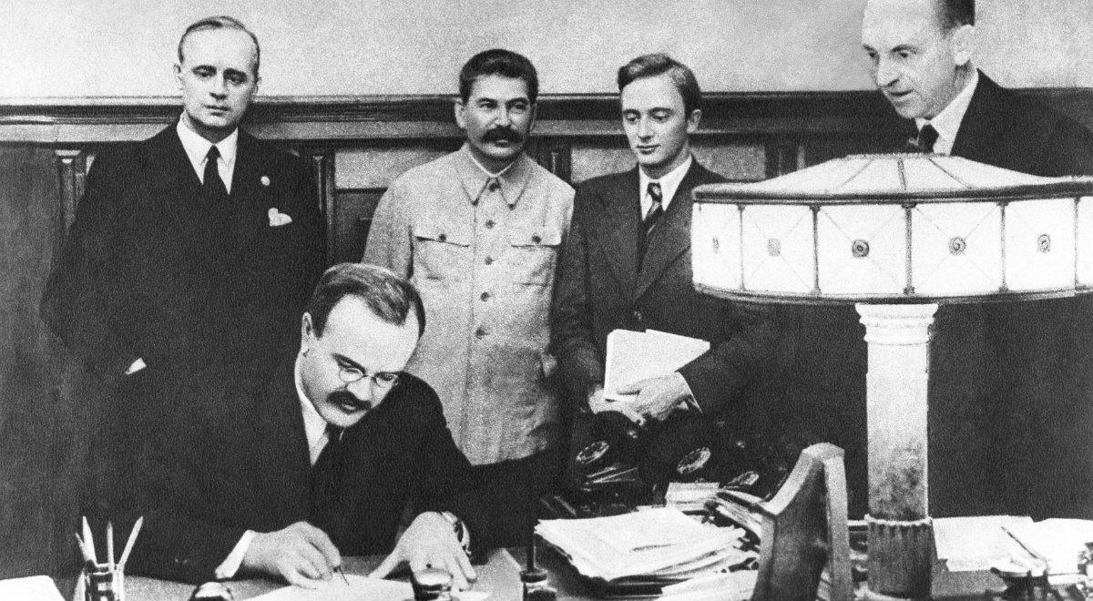 "To był sojusz dwóch diabłów". Historyk o pakcie Ribbentrop-Mołotow