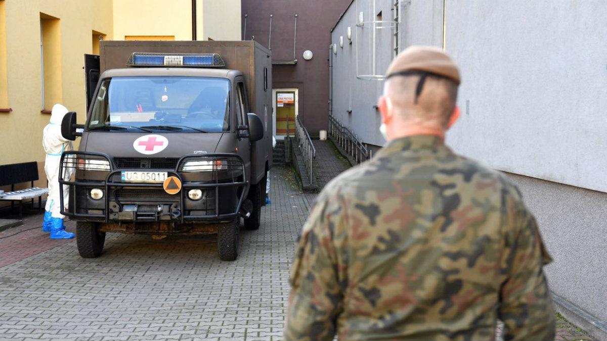 Wojsko kupuje 175 samochodów sanitarnych. Mają wspierać cywilną służbę zdrowia