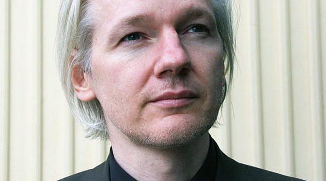 Ujawniono maile ludzi Hillary Clinton. Założyciel WikiLeaks został odcięty od internetu