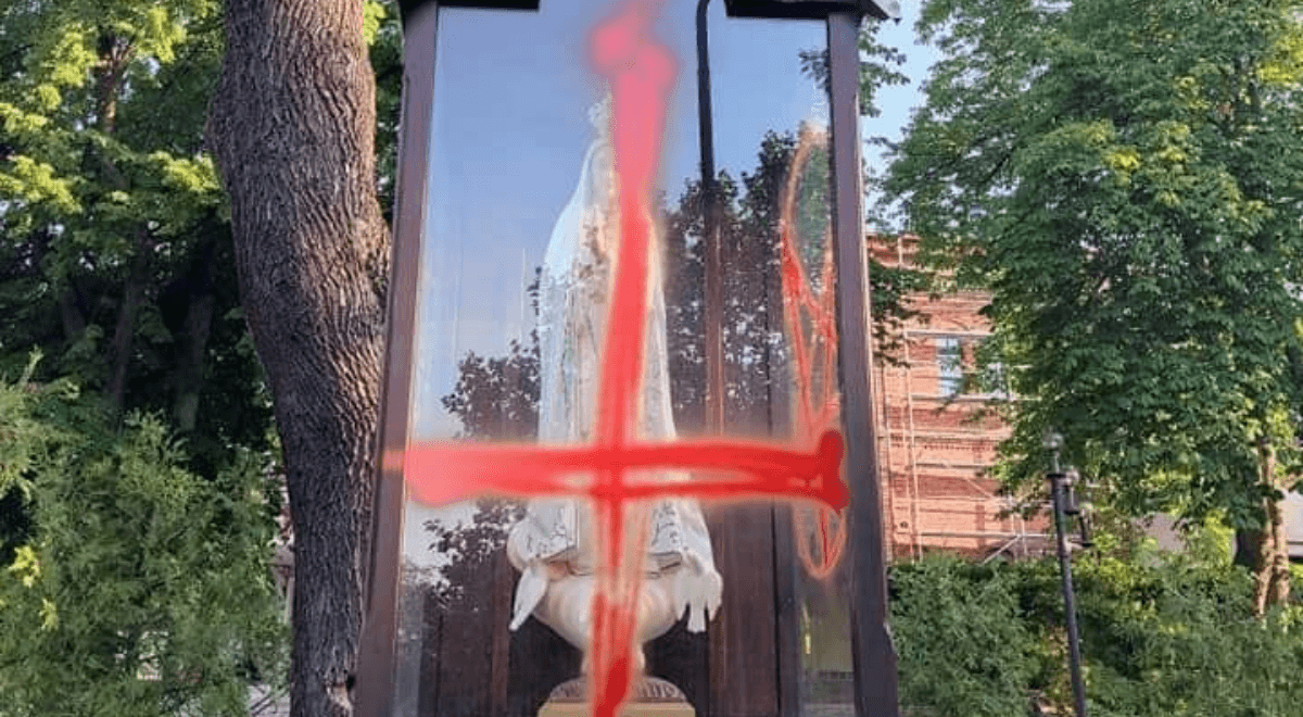 Szczecin: profanacja figur Matki Bożej. Sprawca posłużył się symboliką satanistyczną