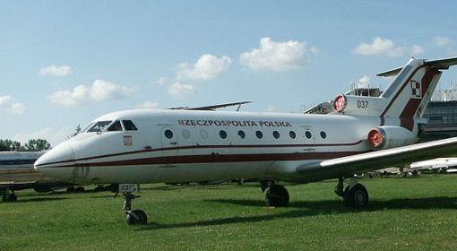 Załoga Jaka-40 lądując 10 kwietnia w Smoleńsku złamała prawo?