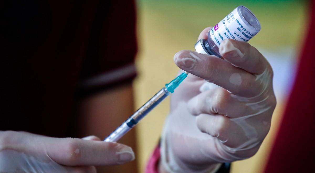 Wielka Brytania ogranicza podawanie szczepionek AstraZeneki. Wyłączona zostanie cała grupa wiekowa