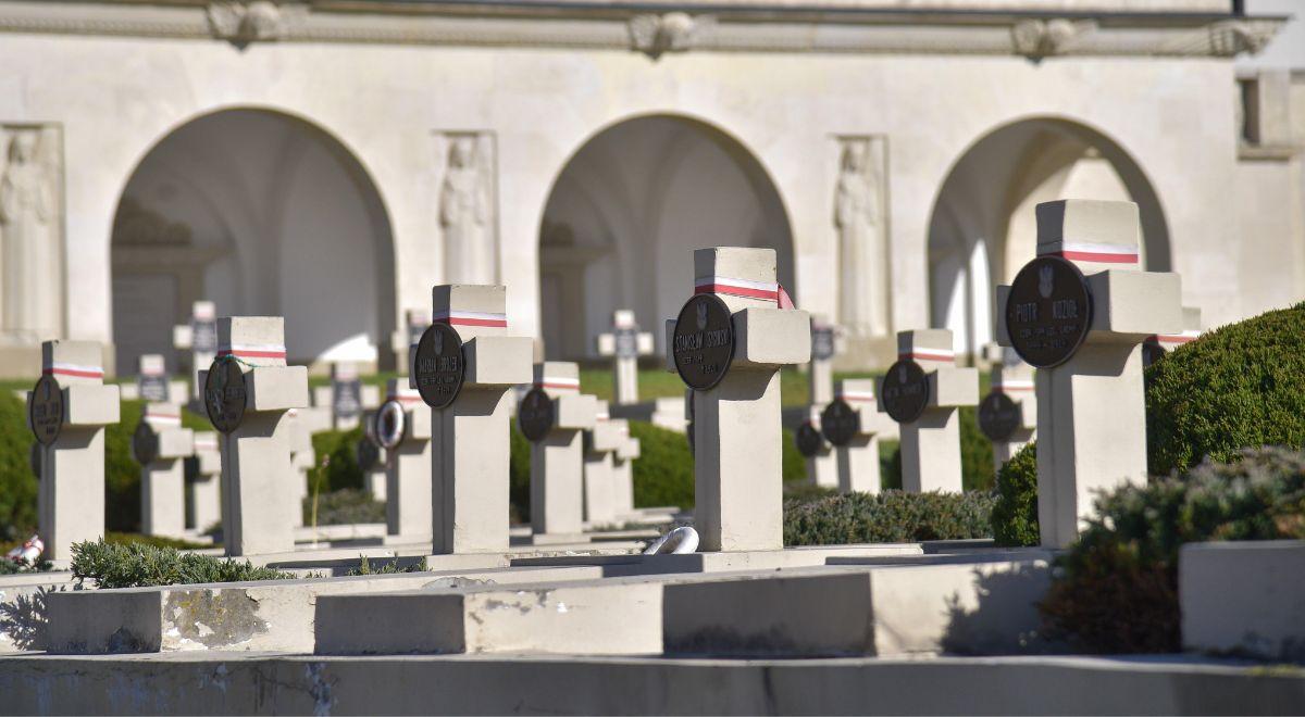 Pamięć o polskich cmentarzach na Kresach. Ks. Kryża: każdy nagrobek to niezwykła opowieść
