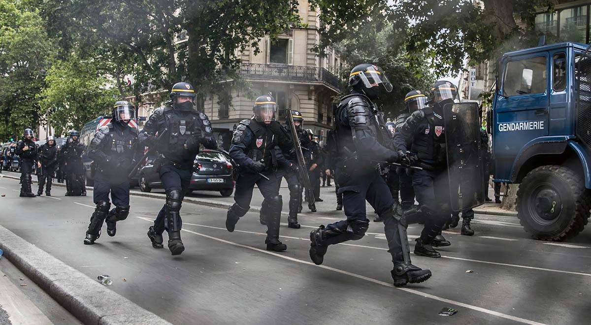 Walki gangów na południu Francji. Oddziały policji odzyskały kontrolę w Dijon