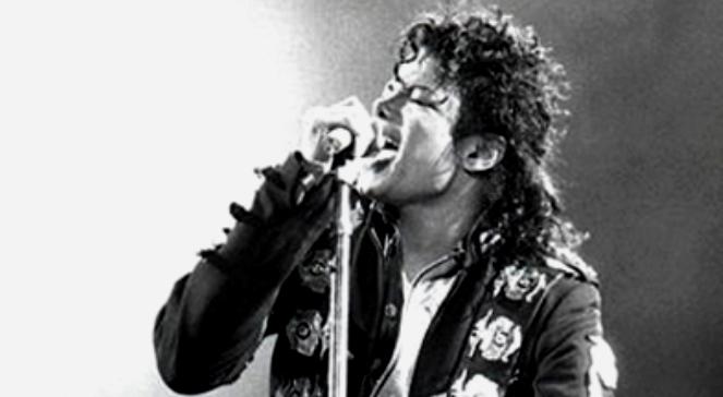 Morze róż w trzecią rocznicę śmierci Michaela Jacksona