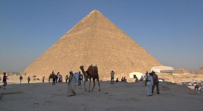 Egipt: Niemcy skazani za kradzież części piramidy Cheopsa