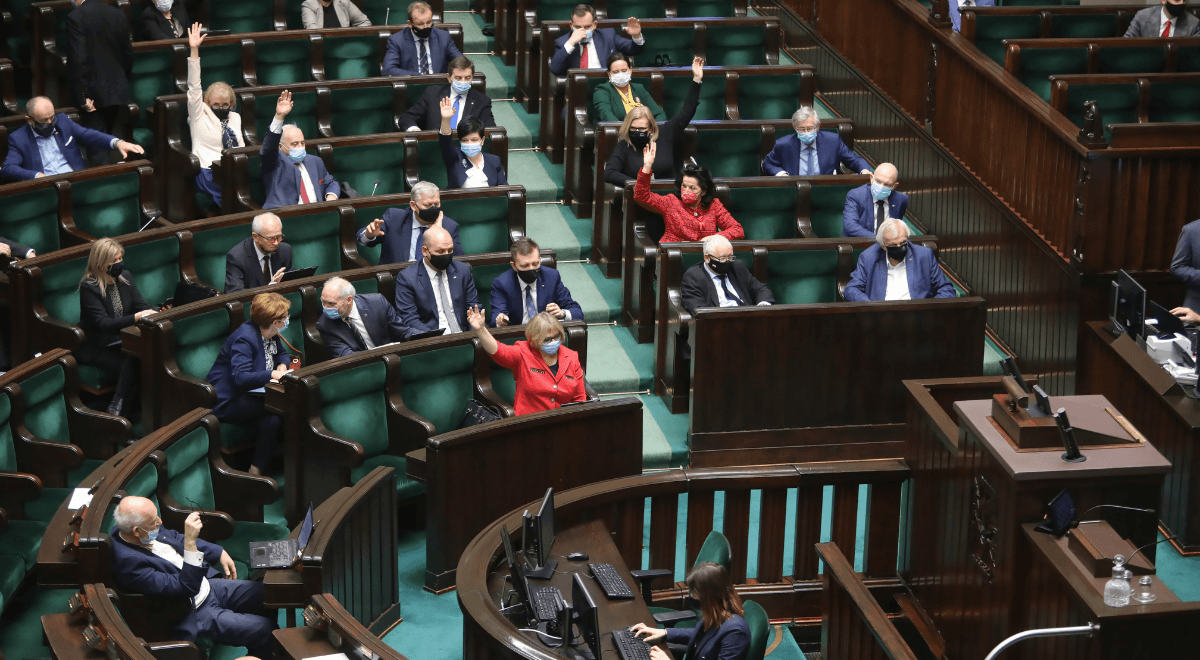 Przyszłość i kształt unijnego budżetu. Sejm przyjął uchwałę posłów PiS
