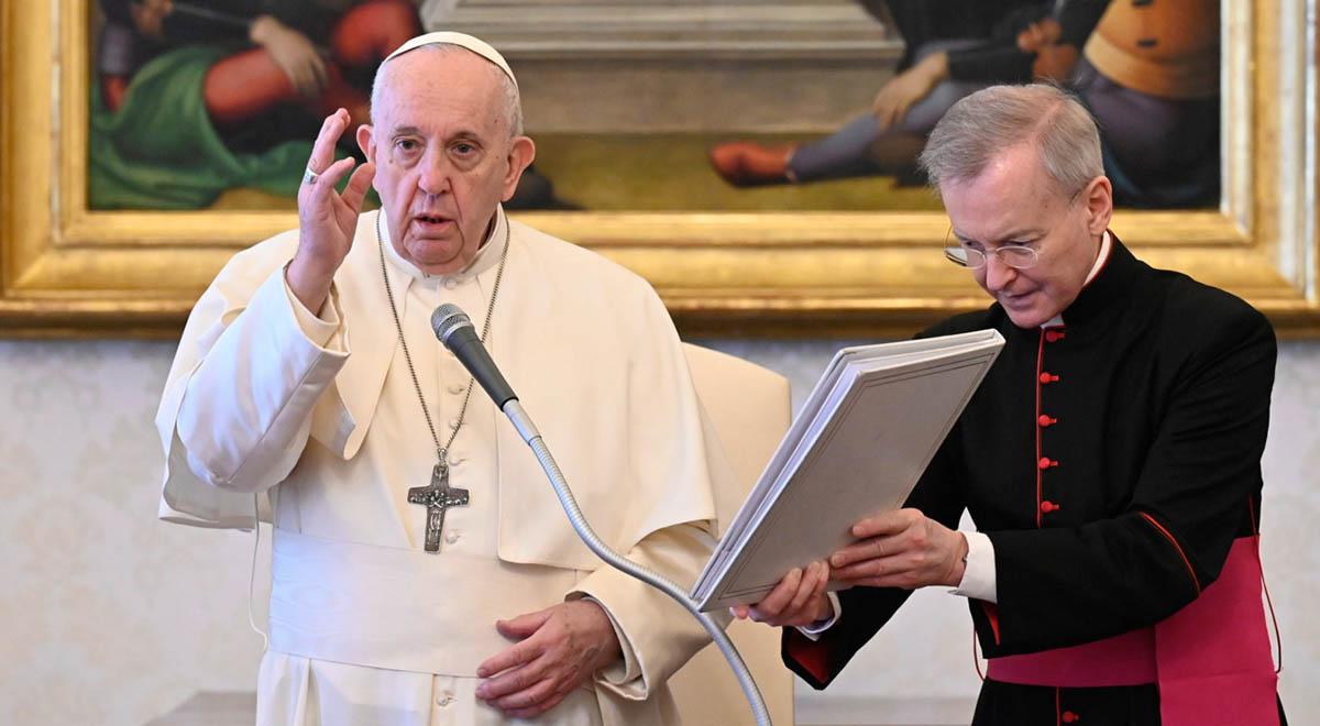 Papież zaprasza na modlitewny maraton w intencji zakończenia pandemii. Różaniec na całym świecie