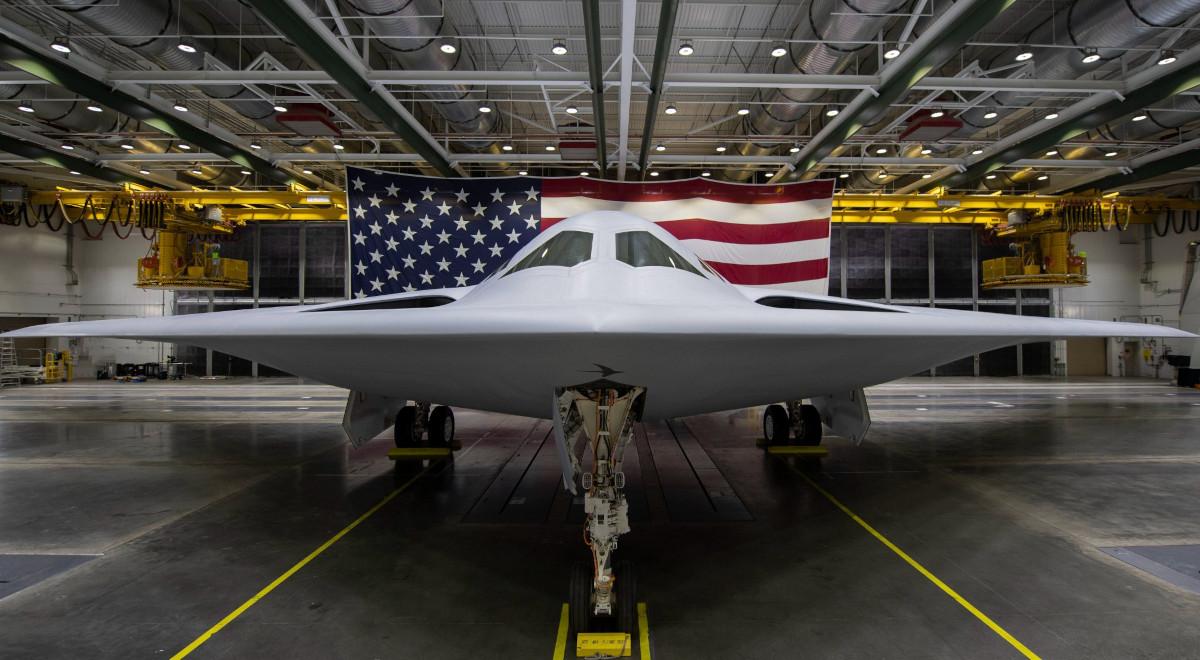 Nowy "niewidzialny" bombowiec US Air Force wchodzi do służby 