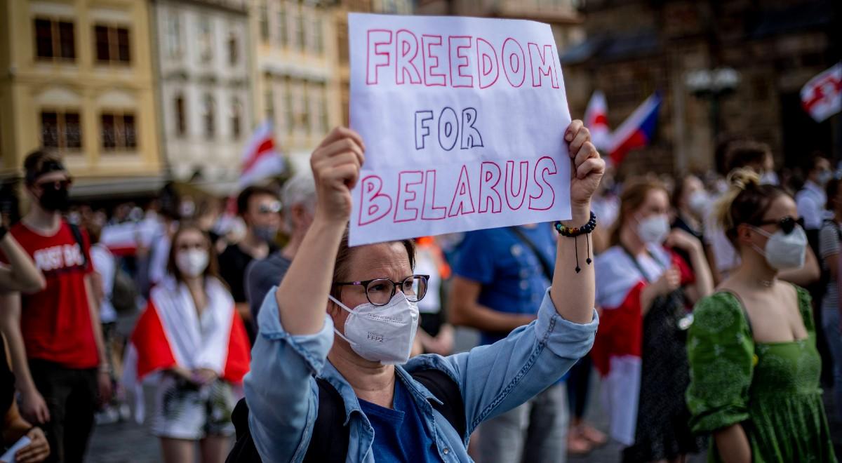Białoruś: aresztowania za negatywne komentarze w sieci. Służby namierzają "wirtualnych bojowników"