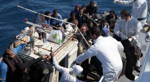 Coraz więcej imigrantów na włoskiej Lampedusie. "Uciekają przed wojną"