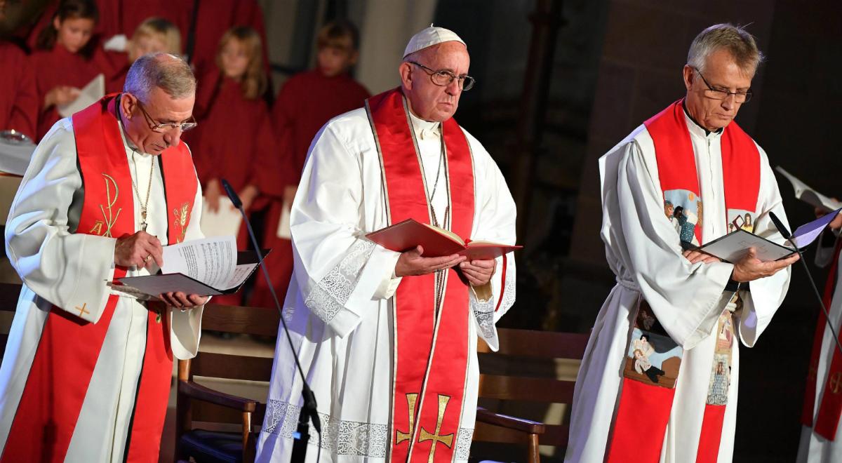 Franciszek przybył do Szwecji. Papież z wizytą o "historycznym wymiarze"
