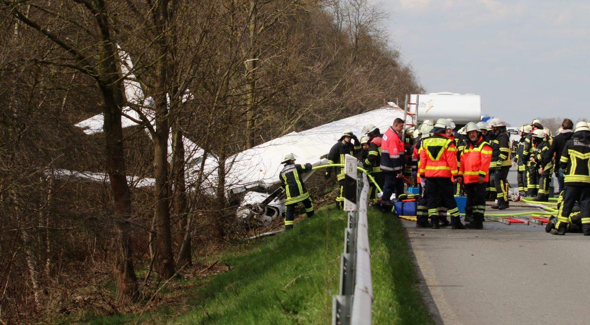 Wypadek samolotu w Niemczech. Awionetka spadła na pobocze autostrady