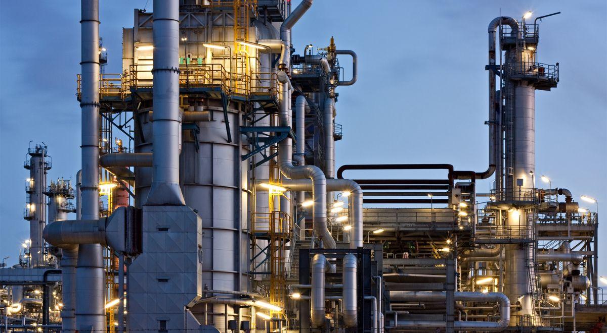 Ekspert PKN Orlen: na globalnym rynku brakuje paliw, bo rafinerie nie nadążają z ich produkcją