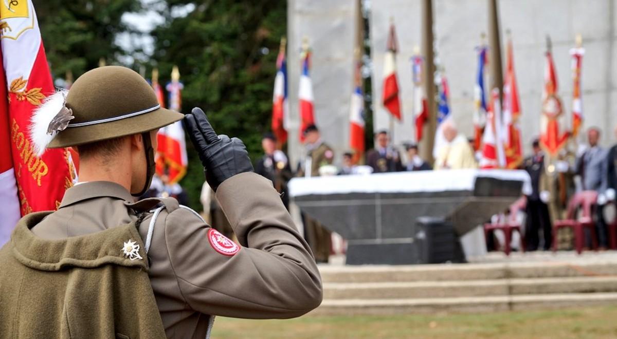 We Francji upamiętniono bitwę pod Falaise. Jan Kasprzyk: krzyże na cmentarzu to cena pokoju