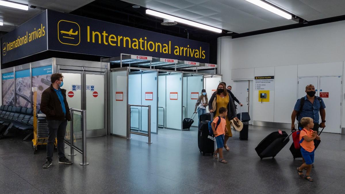 Anglia łagodzi przepisy sanitarne dla podróżnych. Zobacz, co się zmieni