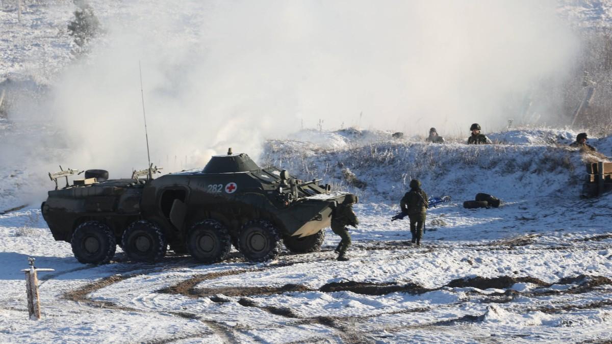 Rosyjskie wojska zgrupowane na Białorusi. "Ta liczba nie wystarczy do skutecznego ataku na Ukrainę"
