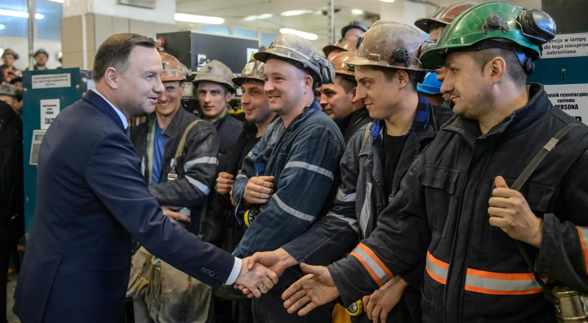Andrzej Duda do górników: węgiel kluczowym surowcem energetycznym. Nie zastąpi go inna energia