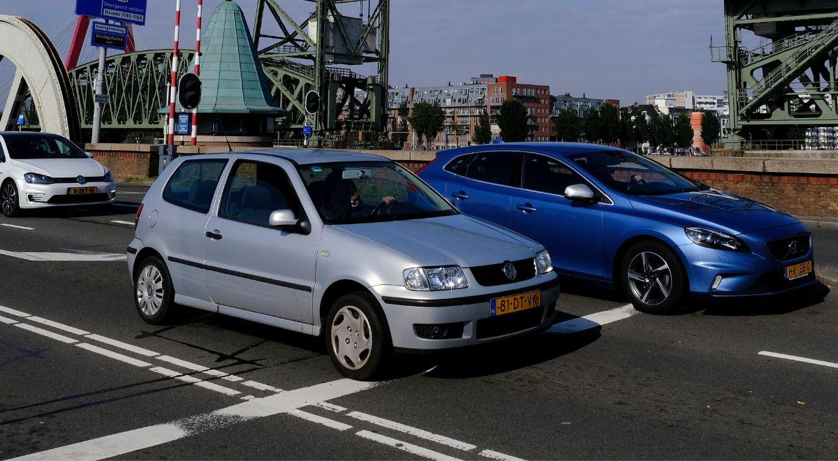 Holenderski dziennik: zielony sen lewicy o wyeliminowaniu aut spalinowych staje się koszmarem ciężko pracujących