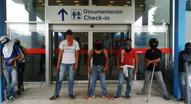 Zaginięcie studentów w Meksyku. Zamieszki i blokada lotniska w Acapulco