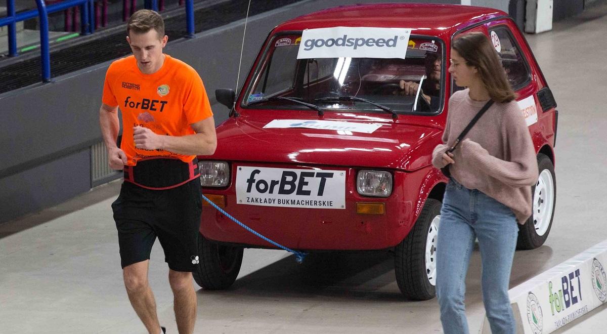 On i Fiat 126p - Wojciech Sobierajski pobił rekord Guinnessa. "To było bardzo trudne psychicznie"