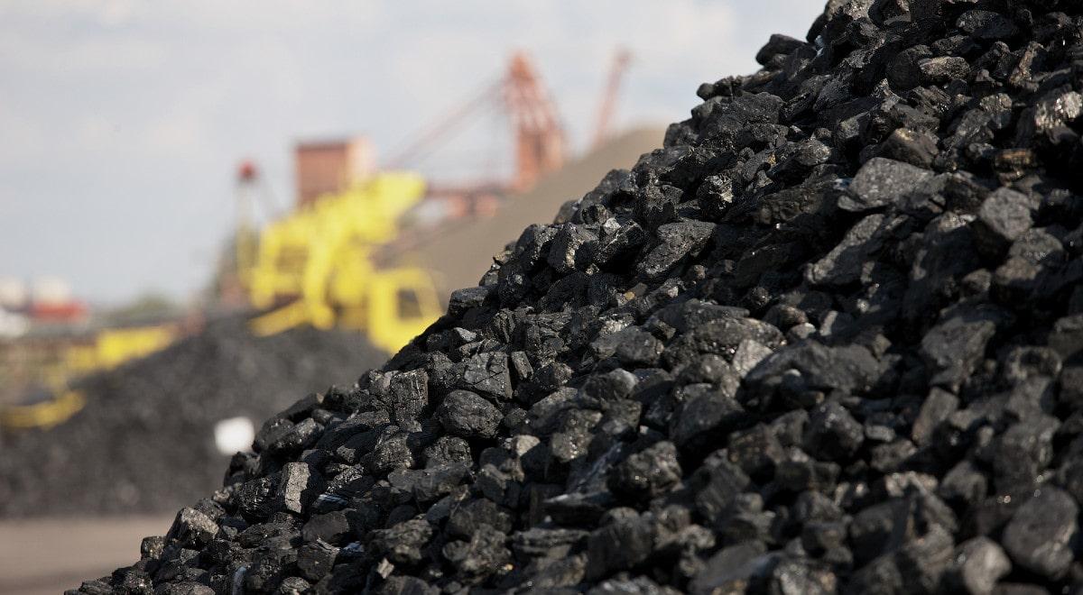 Krzysztof Sobolewski apeluje do samorządów o zaangażowanie w dystrybucję węgla. "Oprócz praw mają też obowiązki"